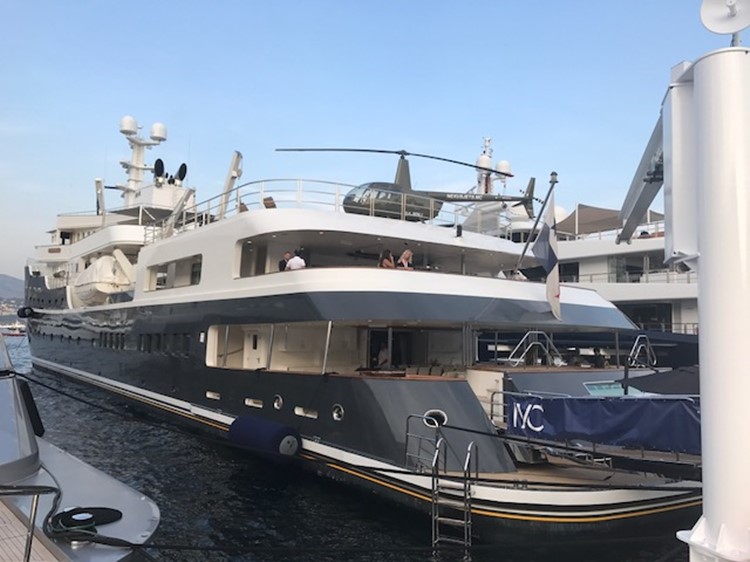 Rear at the Legend with Helicopter