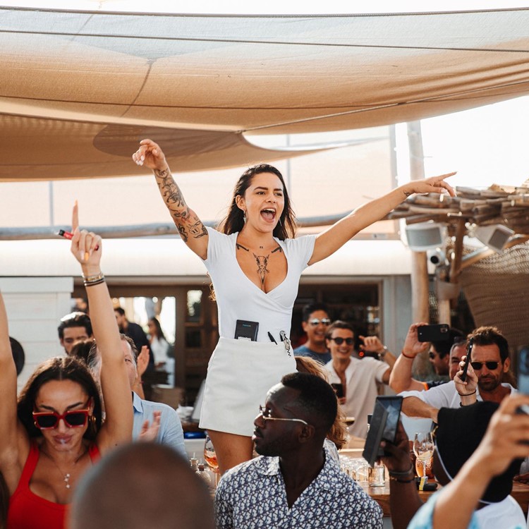 Les Palmiers beach club St Tropez dance all day people having fun dance floor vip tables