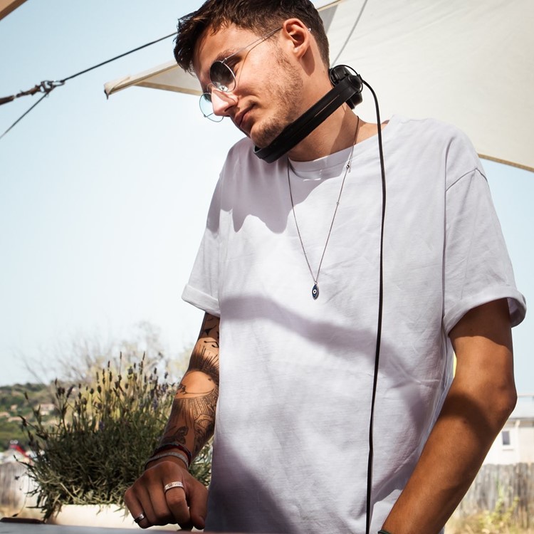 Les Palmiers beach club St Tropez live dj music fun event party 