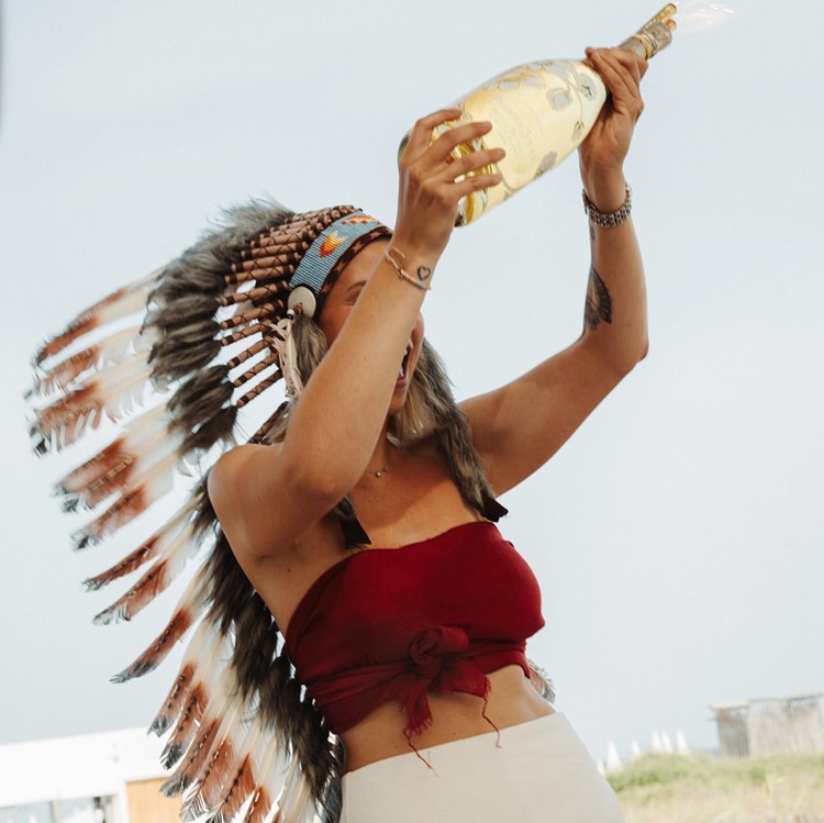 Les Palmiers beach club St Tropez bubbles parade fun costume girl 