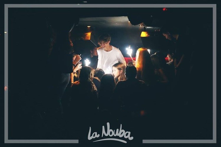 Les Planches nightclub Paris book vip table celebrate birthday bachelor hen parties fun dance