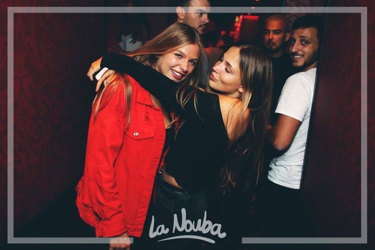 Les Planches nightclub Paris guest list ladies dresscode dresses mini skirts drinks alcohol cocktails live music