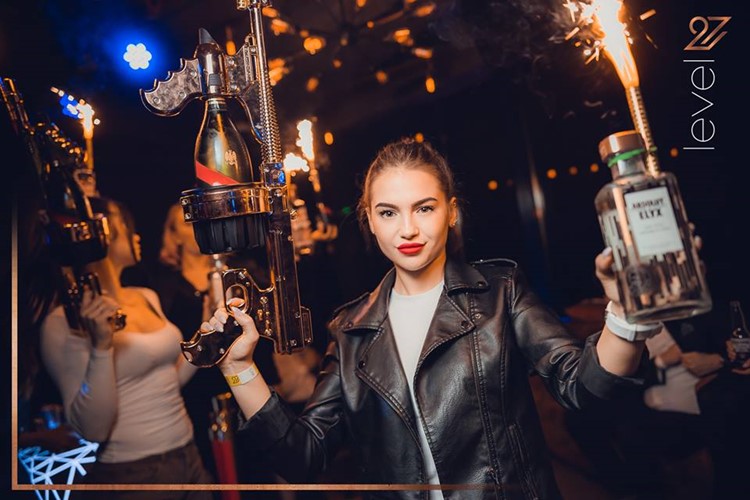 Level 27 Club nightclub Warsaw sexy girls with bottles of alcohol vodka champagne table service