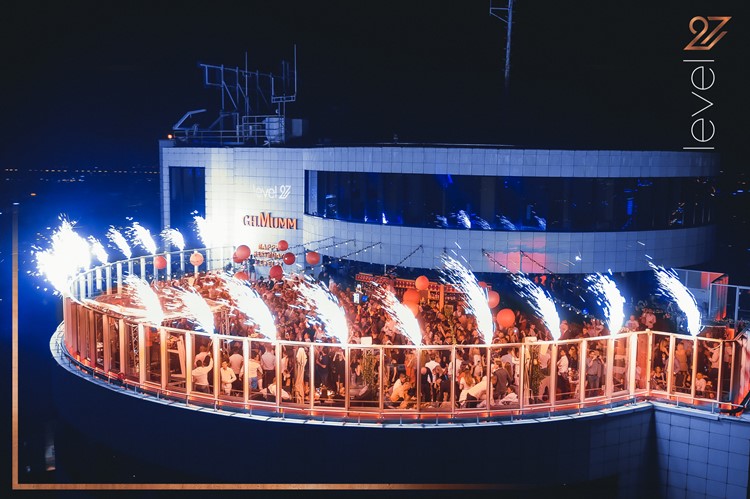 Level 27 nightclub Warsaw lights show amazing party events