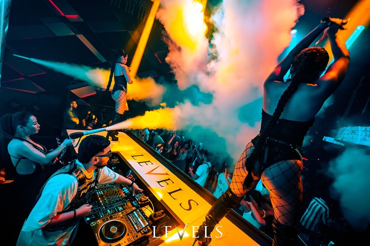 Party på Levels VIP nattklubb i Bangkok. Hitta promoters för gästlista i Clubbable