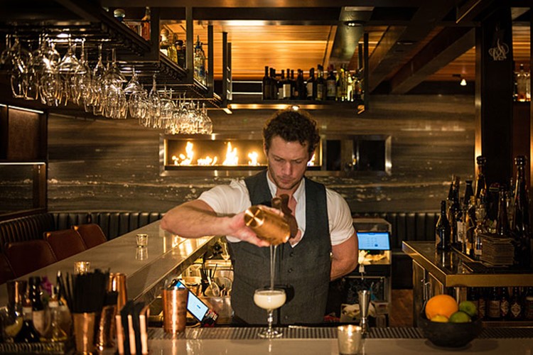 Soirée dans la boîte Liaison VIP à Los Angeles. Trouvez des promoteurs pour la liste des invités sur Clubbable