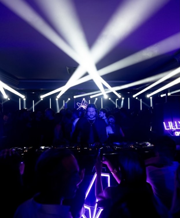 Petrecere la Lilly's Club club VIP în St Tropez. Găsește promoteri pentru guest list în Clubbable