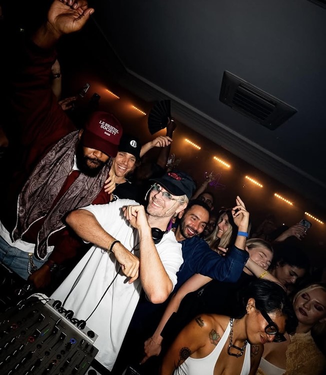 Petrecere la Lilly's Club club VIP în St Tropez. Găsește promoteri pentru guest list în Clubbable
