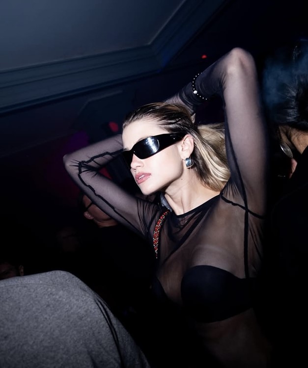 Petrecere la Lilly's Club club VIP în St Tropez. Găsește promoteri pentru guest list în Clubbable