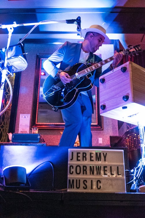 Lily Bar and Lounge in Las Vegas live singer guitar player show music fun event