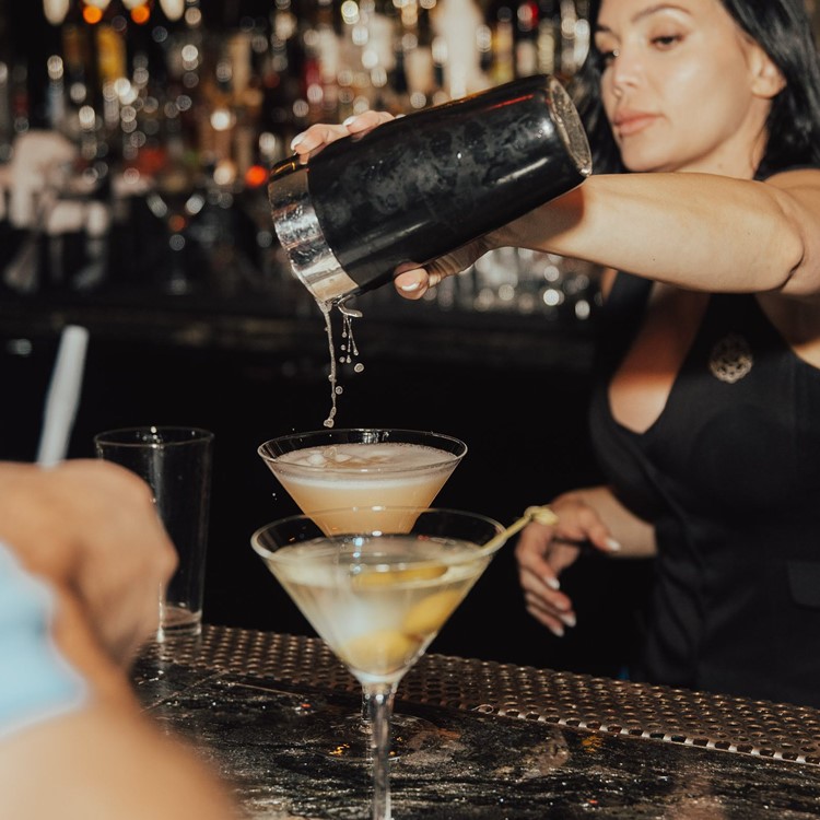 Lily Bar and Lounge in Las Vegas cocktails drinks alcohol have fun go out tonight open during pandemic