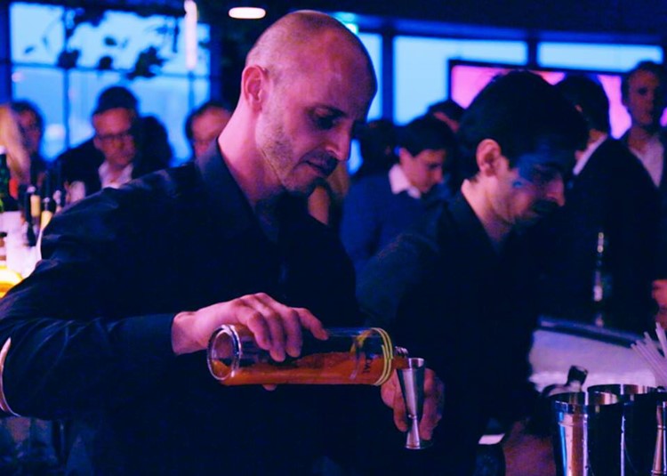 Ling Ling club nightclub Oslo barman pouring alcohol drinks cocktails