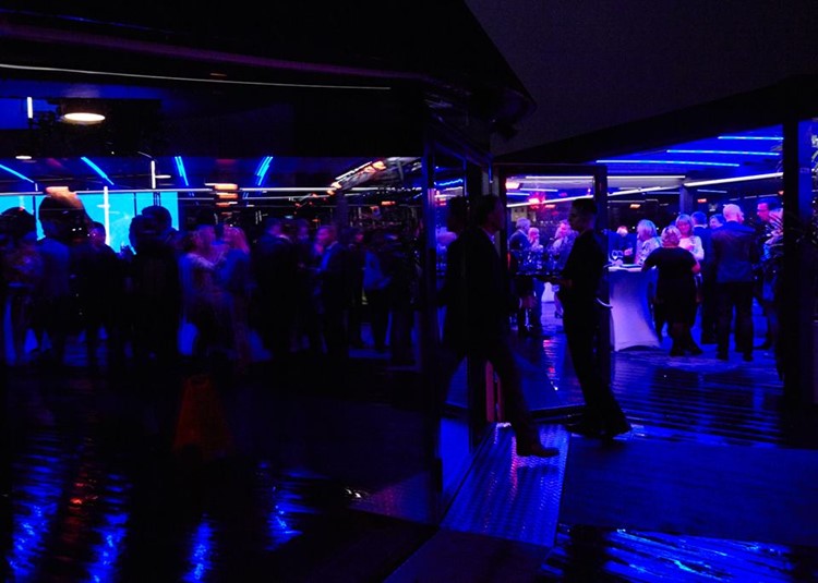 Ling Ling club nightclub Oslo party view crowd people having fun drinks music