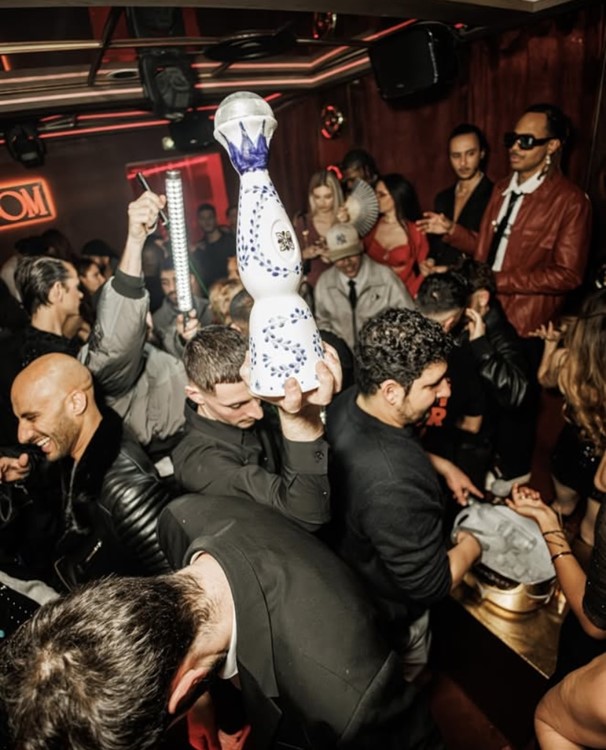 Paris में वीआईपी नाइट क्लब Little Room में पार्टी। Clubbable में अतिथि सूची के लिए प्रमोटर खोजें