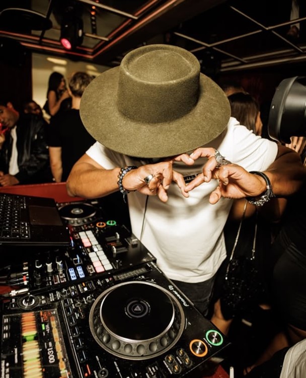 Paris में वीआईपी नाइट क्लब Little Room में पार्टी। Clubbable में अतिथि सूची के लिए प्रमोटर खोजें