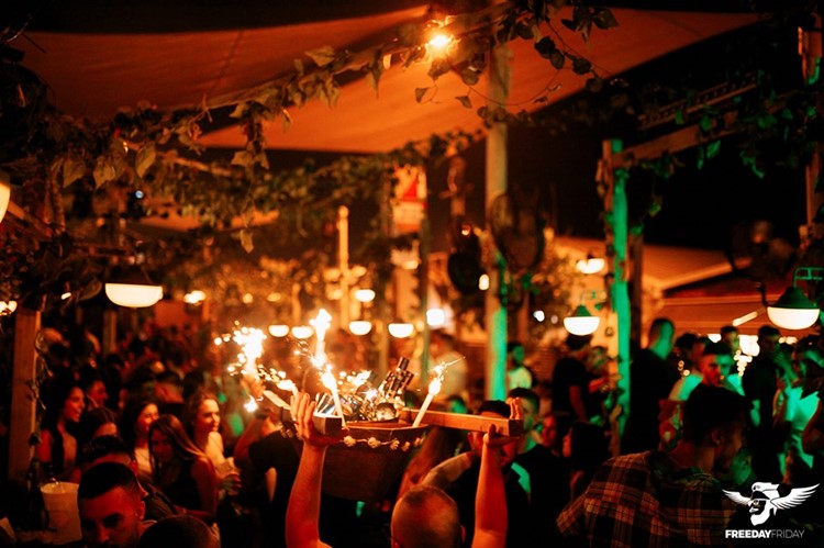 Litzman nightclub Tel Aviv book your table now celebrate reservation champagne bottles alcohol show vodka gin rum drinks