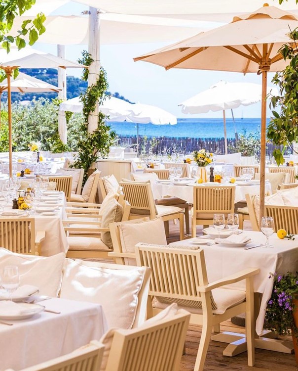 Party at LouLou VIP nightclub in St Tropez. Find promoters for guest list in Clubbable