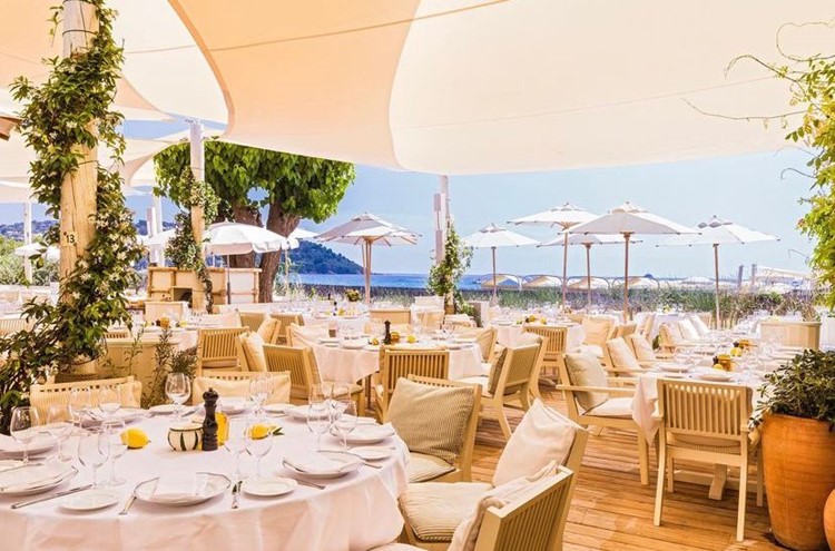 Party at LouLou VIP nightclub in St Tropez. Find promoters for guest list in Clubbable