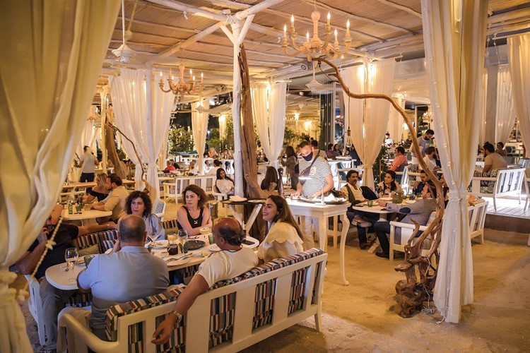 Lucky Fish in Dubai beach club outdoor venue night dinner fun