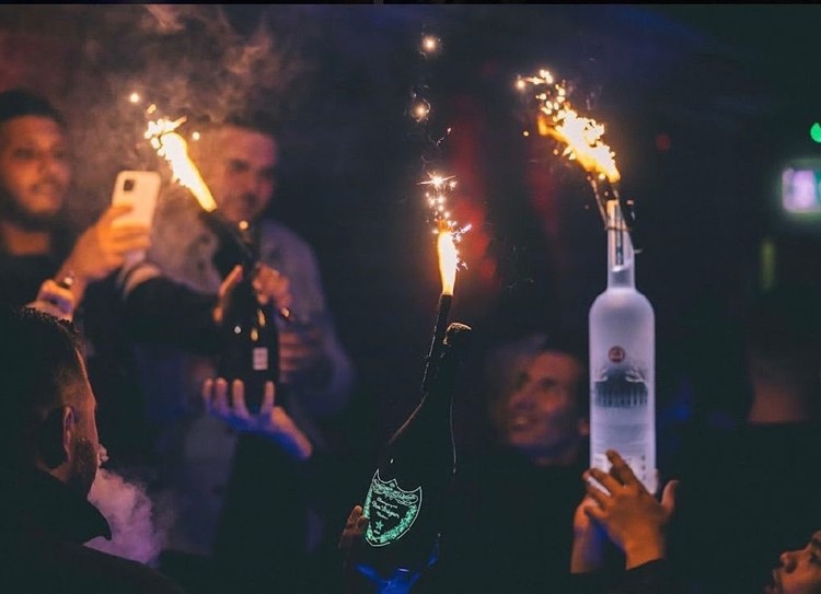 Luna nightclub London bottle service book your vip table reserve now