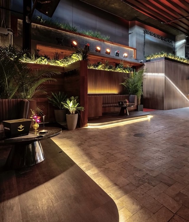 Soirée dans la boîte Lunasol VIP à Miami. Trouvez des promoteurs pour la liste des invités sur Clubbable