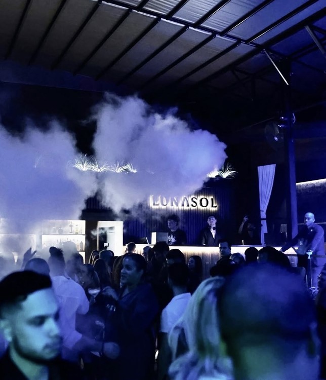 Soirée dans la boîte Lunasol VIP à Miami. Trouvez des promoteurs pour la liste des invités sur Clubbable