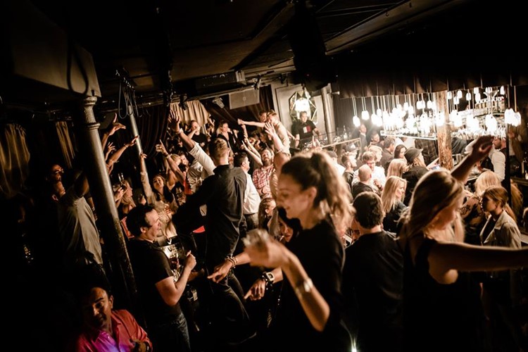 Lusso Clubstaurant nightclub Copenhagen fun party drinks food girls