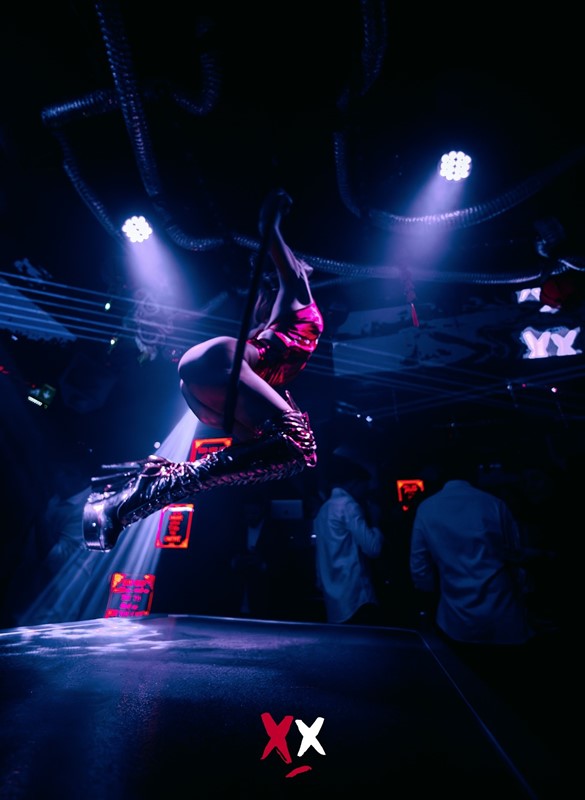 Luxx nightclub London people having fun reserve your own vip table area now best place to party hen due bachelor birthday