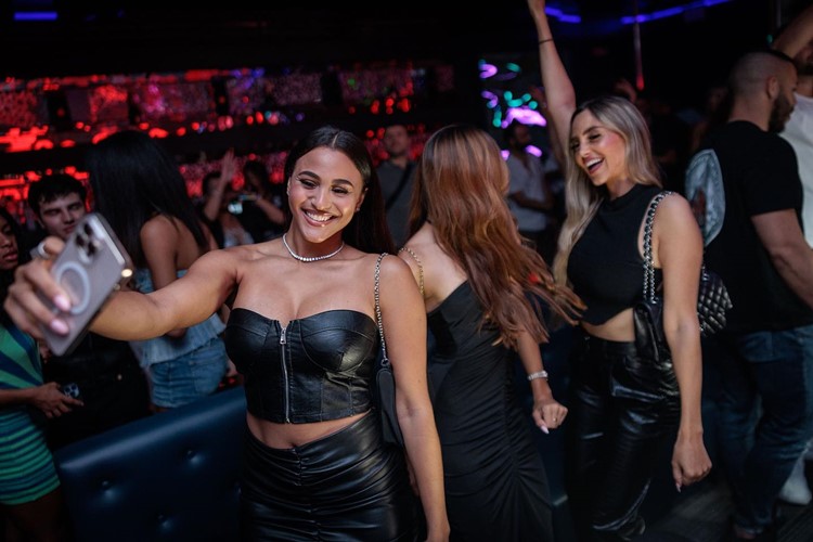 M2 nightclub Miami girls dancing having fun guest list dress code
