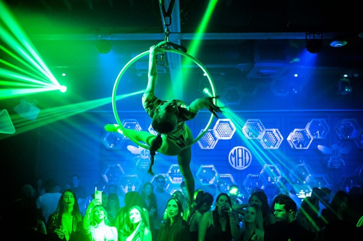Mad Club Wynwood Miami live show dancer spinning lady 