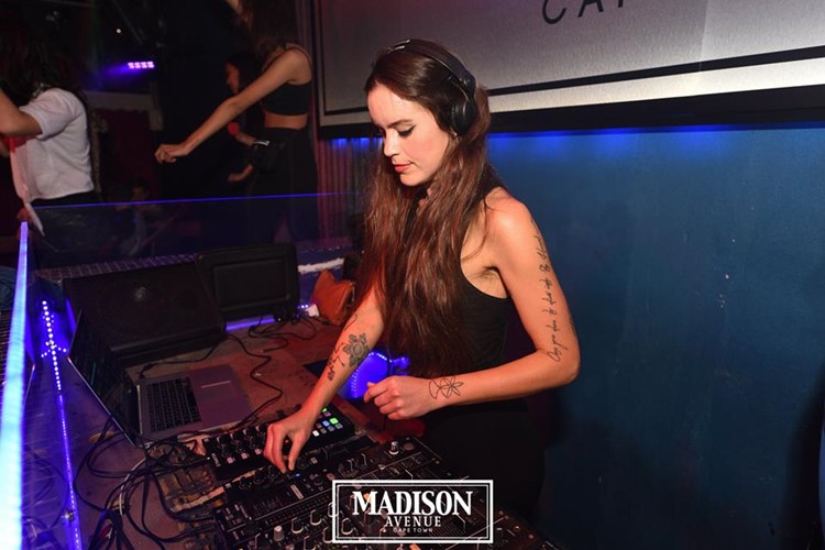 Madison Avenue Club nightclub Cape Town girls dance