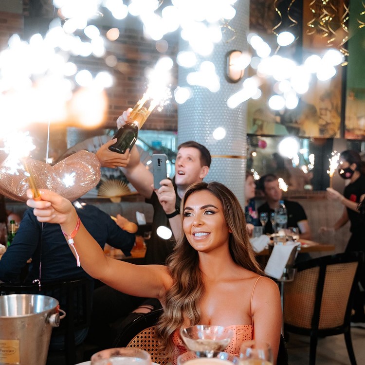 Maiden Shanghai restaurant club Dubai open during pandemic bar cocktails pretty girl drinks 