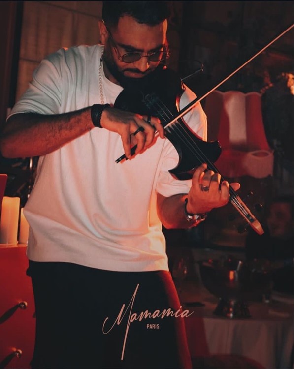 Party at Mamamia VIP nightclub in Paris. Find promoters for guest list in Clubbable