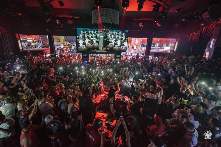 Mandala Club nightclub Cancun people having fun party dance lights show music