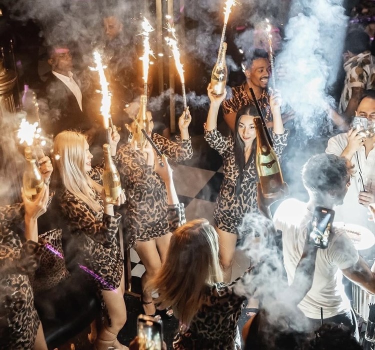 Soirée dans la boîte Mansion VIP à Dubai. Trouvez des promoteurs pour la liste des invités sur Clubbable