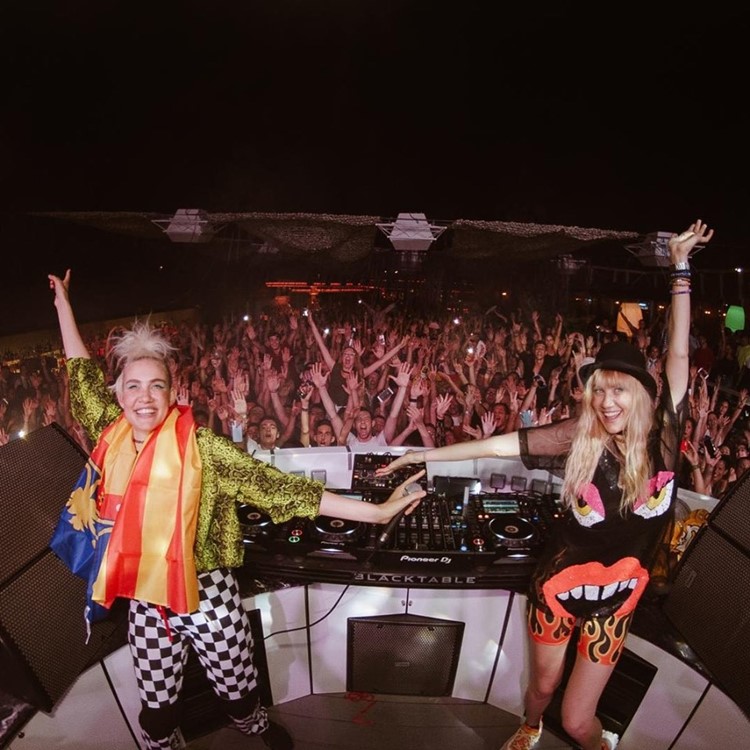 Marina Beach Club Valencia girls djs having fun party all night best place to go tonight