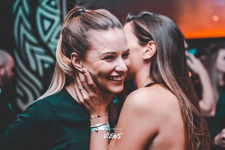 Mascotte Club nightclub Zurich two pretty girls kissing clubbing dancing