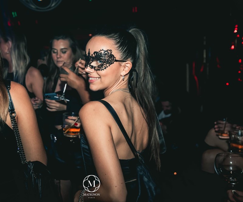 Matignon nightclub Paris pretty girl guest list fun nightout
