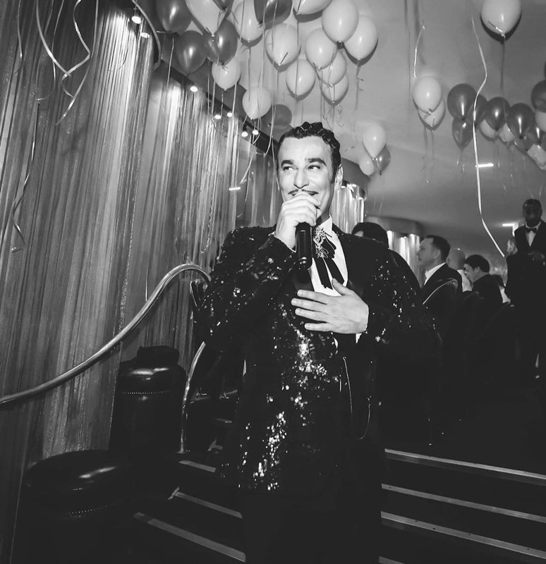 Matignon nightclub Paris birthday party celebration boys and girls taking pictures 