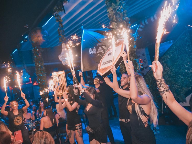 Mayamiwynwood Miami nightclub bottle parade show fun vip table service waitresses drinks 
