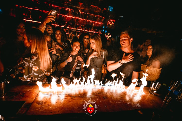 Medellin nightclub Paris people having fun drinking table booking vip private reserve