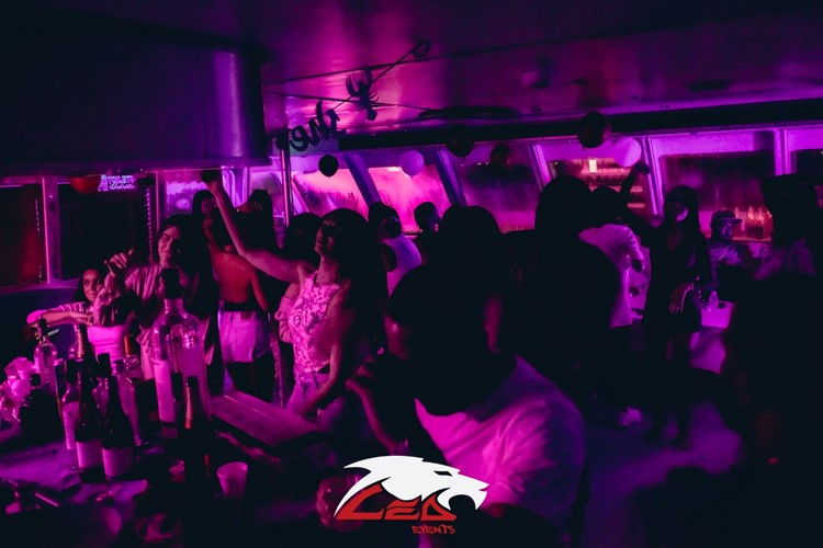 Mega Yacht नाइट क्लब Dubai