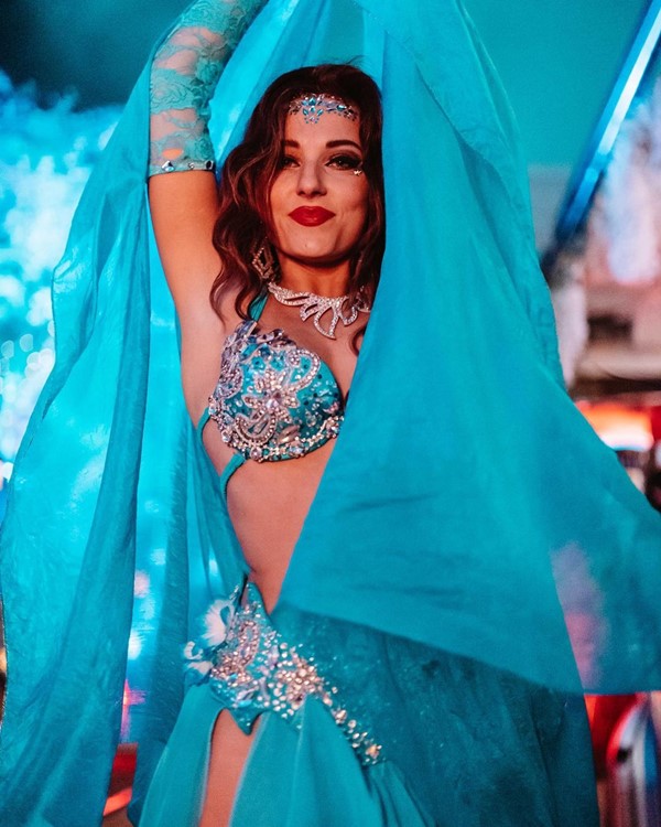 Members Only club in Los Angeles pretty dancer girl brunette fun nightout