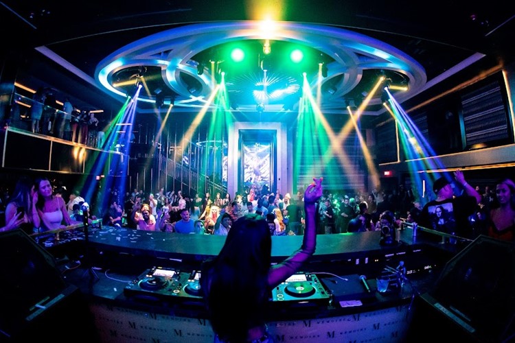 Soirée dans la boîte Memoire VIP à Boston. Trouvez des promoteurs pour la liste des invités sur Clubbable