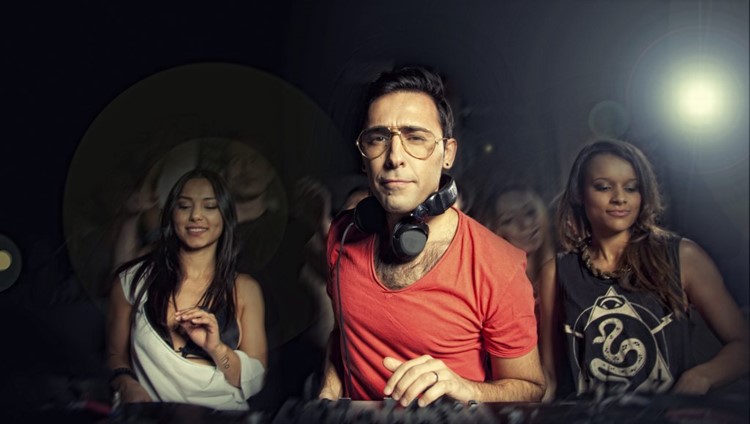 Mendeleev nightclub Moscow popular dj playing music with girls dancing