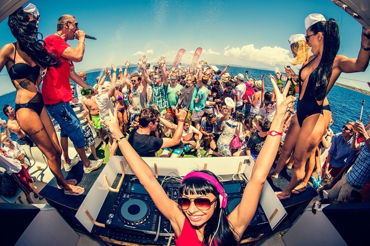 Miami Sea Party boat sexy dj girl with dancers