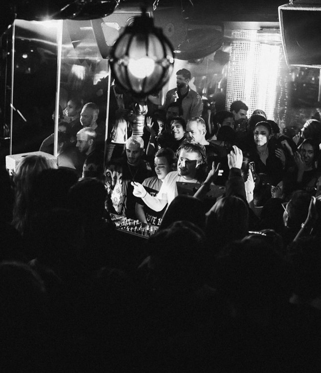 Party at Mirage VIP nightclub in Paris. Find promoters for guest list in Clubbable