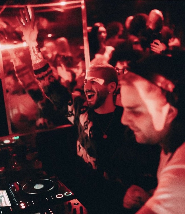 Party at Mirage VIP nightclub in Paris. Find promoters for guest list in Clubbable