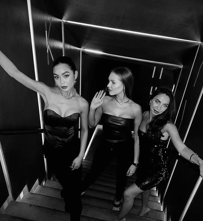 Mnky Hse club restaurant London pretty girls dinner night out fun event party