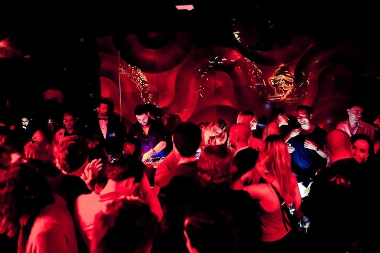 Mnky Hse club restaurant London fun night out people dancing live dj